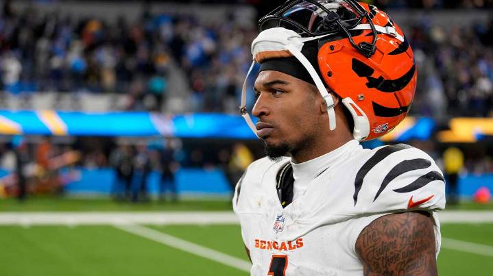 Bengals HC Zac Taylor breaks down extended sideline conversation with Ja’Marr Chase during MNF loss