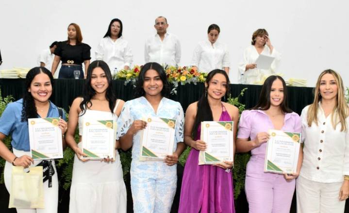 Universidad Popular del Cesar exaltó a los estudiantes con mejores promedios en la Noche de los Mejores