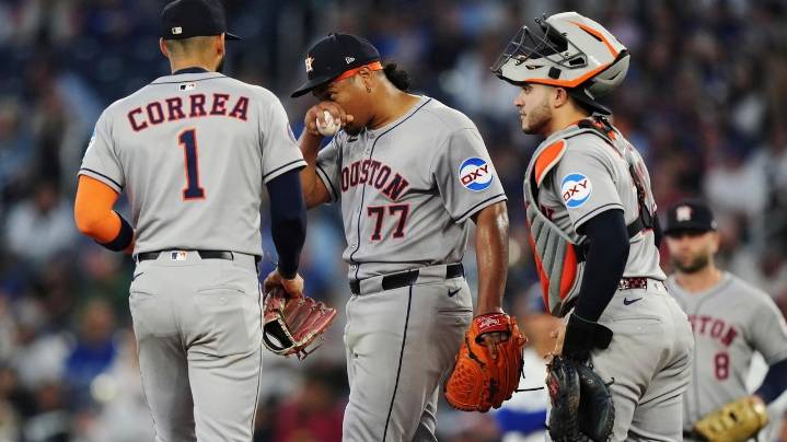 Astros put RHP Luis Garcia on 15-day IL, recall Nick Hernandez from Triple