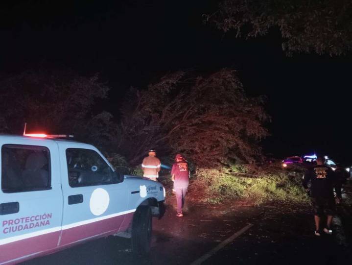 LOS BOMBEROS DE NAYARIT ATENDIERON INCIDENCIAS DERIVADAS DE LAS LLUVIAS
