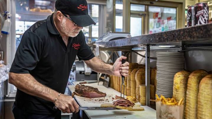 Brownstein: Schwartz's wins hearts and stomachs in Italy while staying dear to Ken Dryden's family