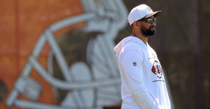 Cam Robinson contract: Browns assume small amount, salary cap hit