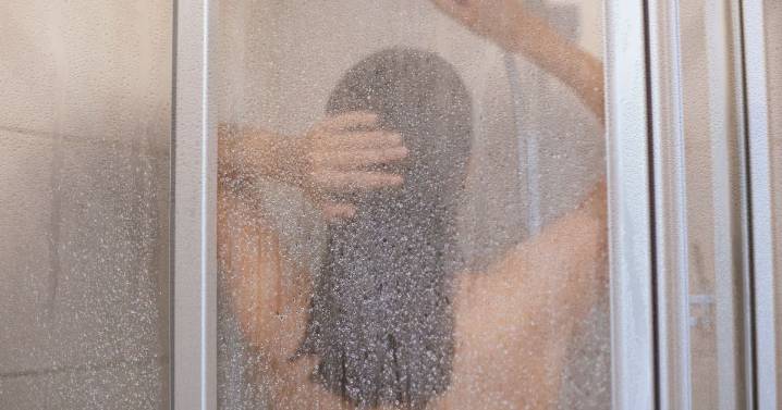 ¿Es bueno o malo bañarse con agua caliente? La UNAM aclara mitos y realidades