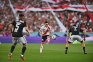 Deportivo Riestra derrotó a River en el Monumental y se quedó con la punta del Grupo B
