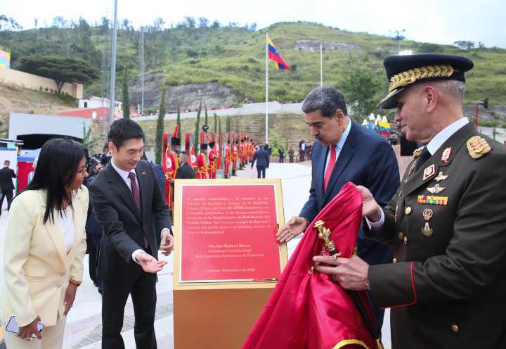 Maduro define a China como la "primera potencia militar del planeta"