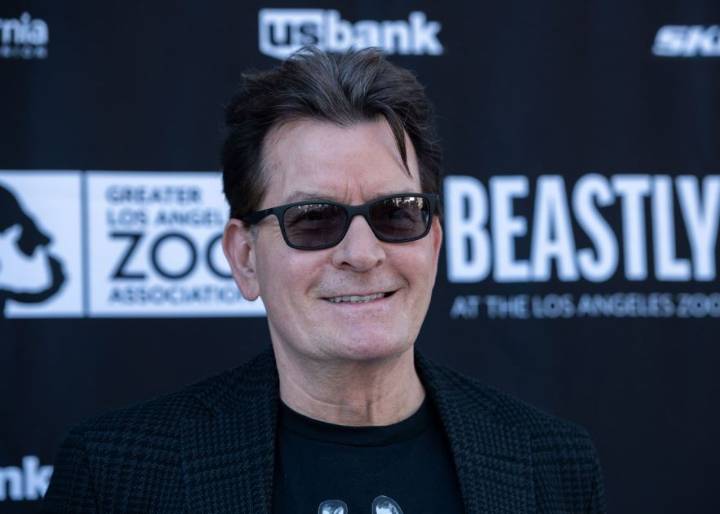 Charlie Sheen celebra 8 años de sobriedad