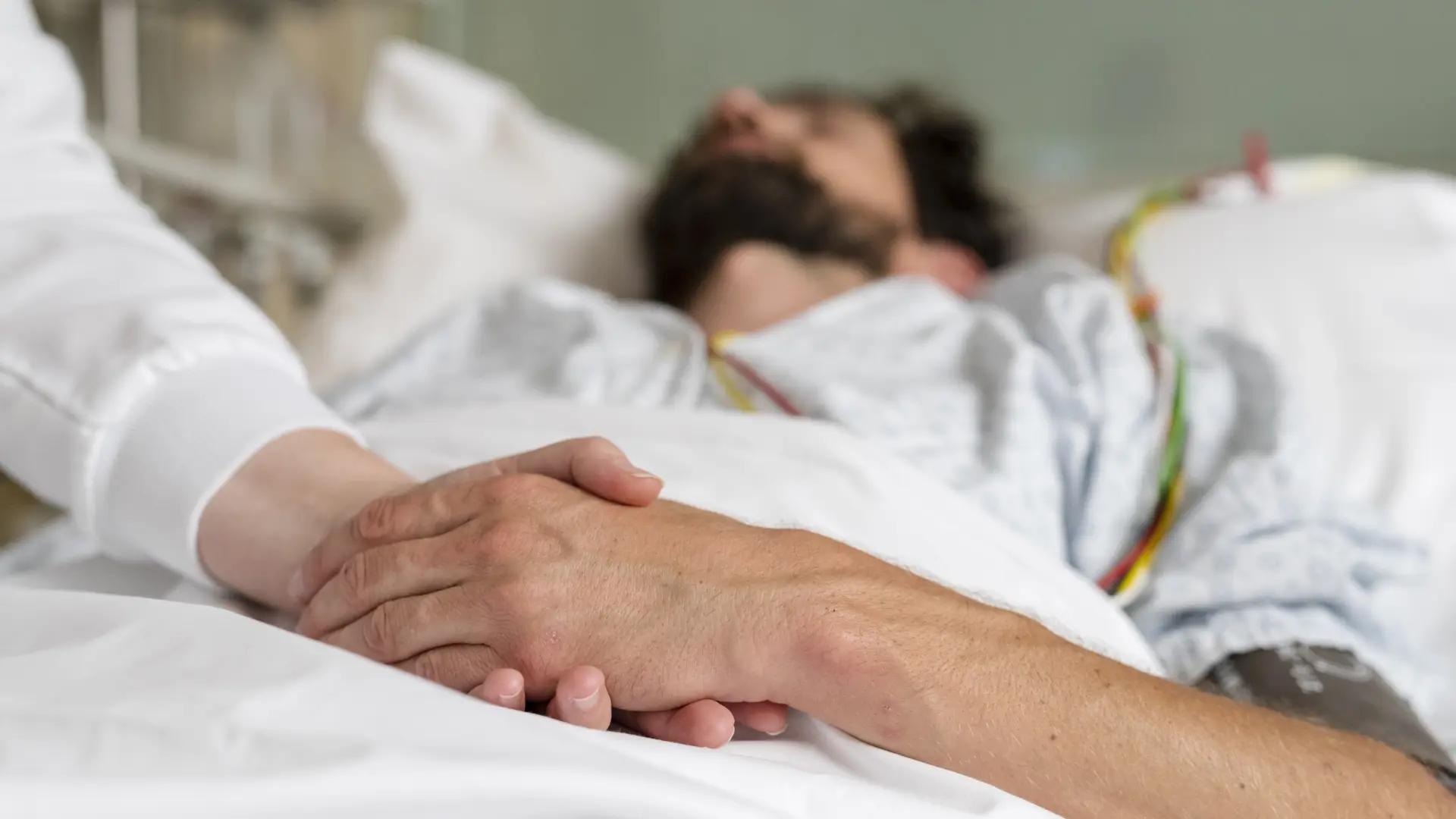 Juzgados doce activistas acusados de facilitar suicidios asistidos en Francia