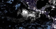‘Narda’ se intensifica a huracán categoría 2; persistirán lluvias en Jalisco, Colima y Michoacán