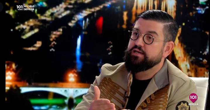 Desean la muerte de Manu Sánchez por declararse ateo y cofrade en una entrevista