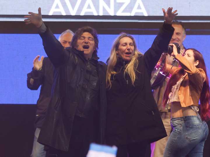 Milei cerro la campaña libertaria en Moreno: fuerte defensa de Karina y otra advertencia de un intento de atentar contra su vida