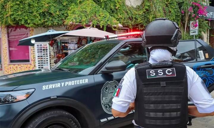 Suspenden a cinco policías de Playa del Carmen por muerte de detenido