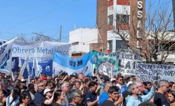 La desesperación de los trabajadores de una histórica fábrica: "No tienen qué comer"