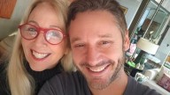 La mamá de Benjamín Vicuña viajó de urgencia al verlo devastado, en medio de su guerra con la China Suárez