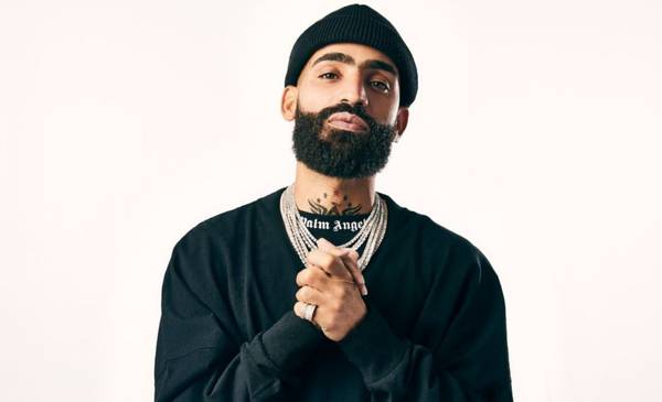 La altura de Arcángel: cuánto mide el cantante de reggaeton