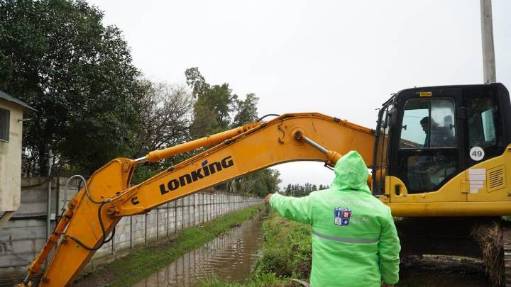 Equipos municipales continúan los trabajos de limpieza en los barrios