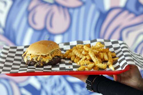 New halal restaurant chain Slaw Burger launches in Palatine, Schaumburg