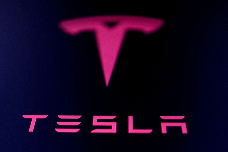 Tesla urges Trump administration to keep vehicle emissions rules, climate finding