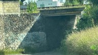 Reportan anegamientos en puente de acceso a San Javier