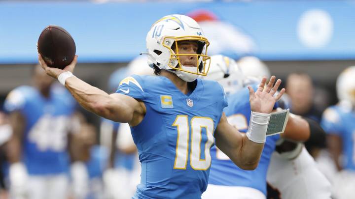 Chargers lead Broncos 10-7 at half, but lose Najee Harris to injury