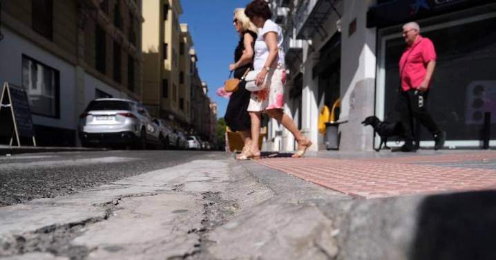Una vecina de Córdoba se cayó en plena calle por culpa de una loseta y el Ayuntamiento deberá indemnizarla con casi 40.000 euros