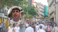 Un joven busca trabajo en Madrid y asegura que "tenía miedo por si no me cogían el currículum o algo"