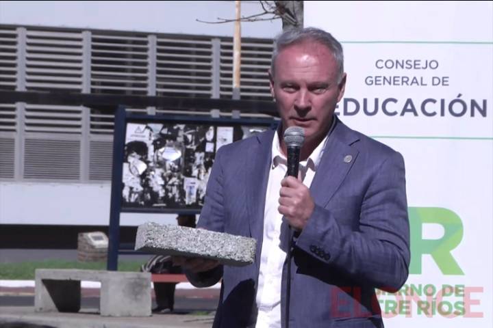 Recolectaron un millón de botellas para construir aulas con ladrillos PET