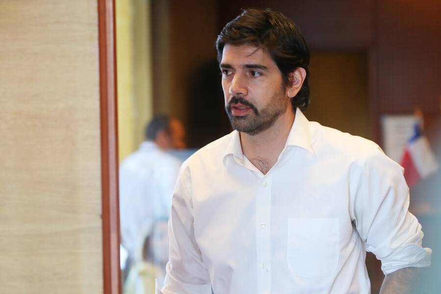 SII se querelló contra diputado Lavín por delitos tributarios