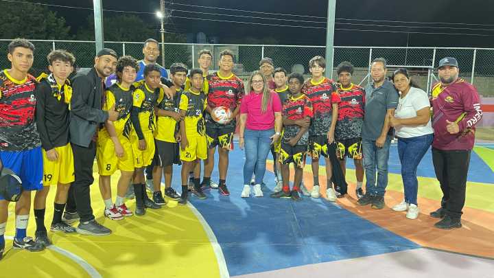 Comuna Robert Serra y Alcaldesa María Arcaya reinauguran cancha techada de Creolandia