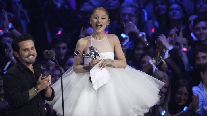 Ariana Grande y Lady Gaga brillan en los MTV VMA con premios y actuaciones