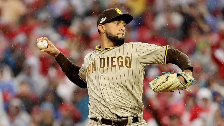 Padres closer Robert Suarez notches 40th save, first in NL