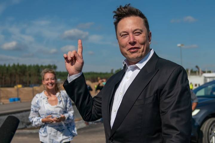 Tesla propone paquete salarial para Elon Musk que superaría el billón de dólares