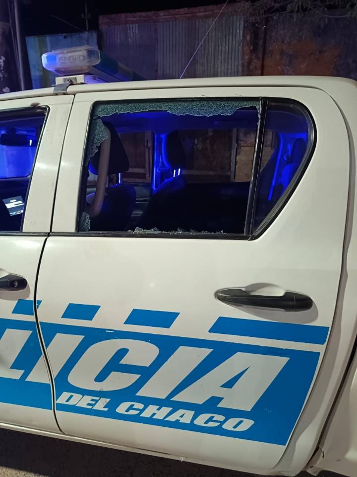 San Martín: atacaron a piedrazos un patrullero y un policía resultó herido