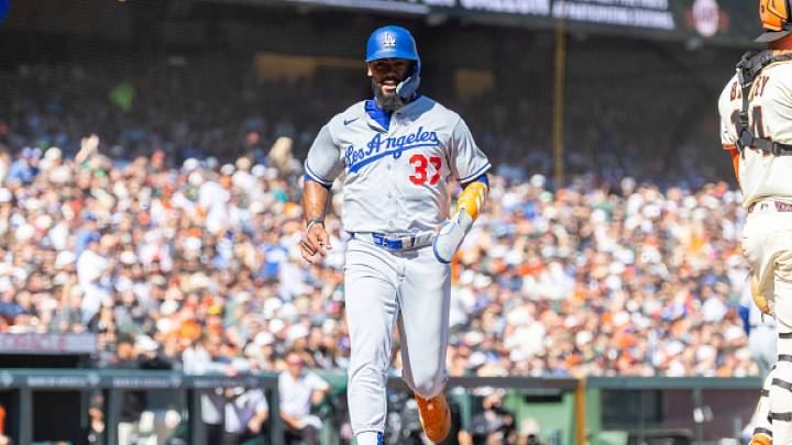 Teoscar Hernández's 4 hits helps Dodgers to 10-2 win, drops Giants 1 1/2 games back for last NL wild card