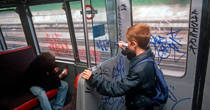 London Underground photos from 1980s show how much it's changed and 1 thing really stands out