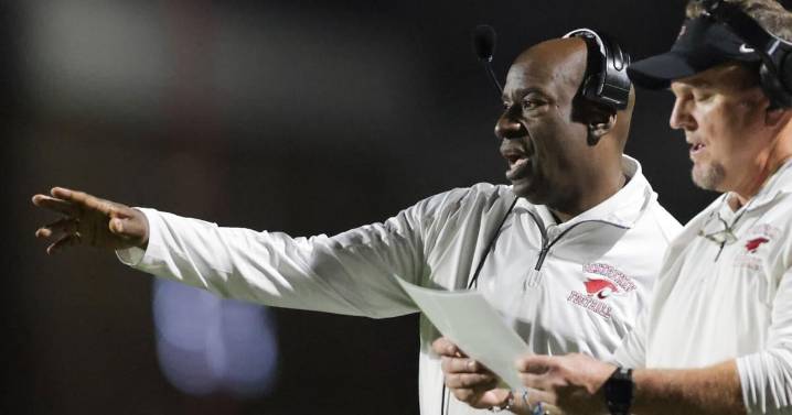 Destrehan's comeback attempt falls short against Alexandria in clash of 5A powers