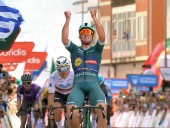 Pedersen, por fin, se saca la espina; Jonas Vingegaar sigue al frente