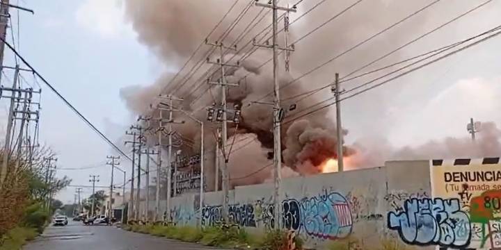 CFE confirma apagones tras incendio en la subestación San Bernabé, en Monterrey provocado por un rayo