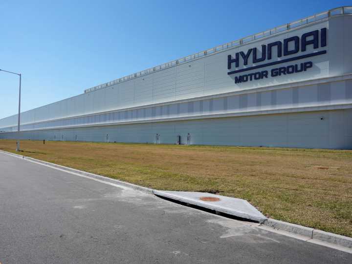 Estados Unidos: el temido ICE allana la planta de Hyundai en Georgia y detiene a cientos de empleados surcoreanos