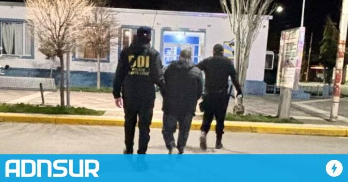 07:33 Detuvieron a un comodorense buscado por causas de robo en Chubut y Santa Cruz