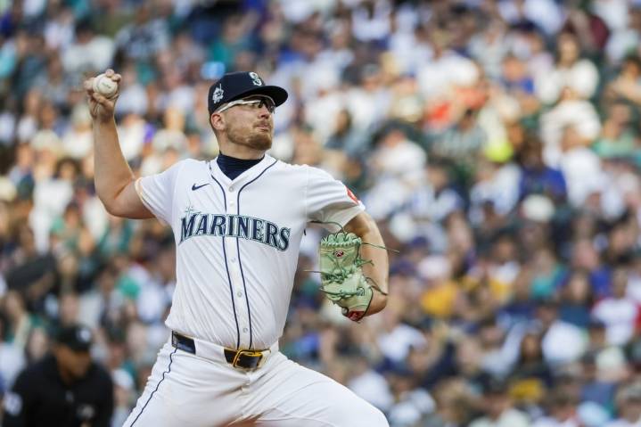 Deadspin | Mariners reinstate RHP Logan Evans (elbow) from IL