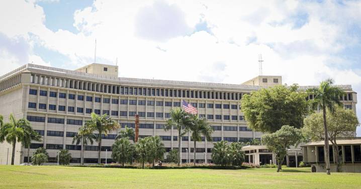 Escala tensión por demanda de despidos en la Junta de Control Fiscal