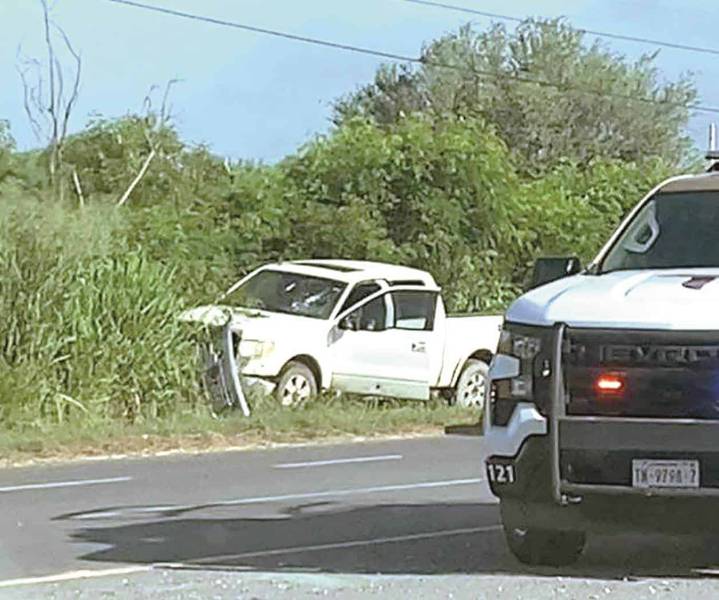 Balean a policías
