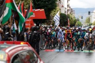 Os ciclistas prefiren a neutralización se hai incidentes na Volta a España