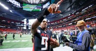 PHOTOS: Falcons defeat Commanders to even record at 2
