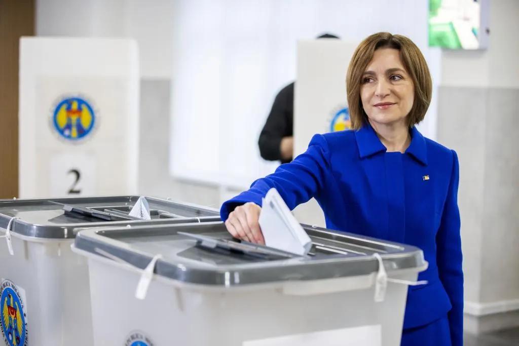Amenazas de bomba y un ciberataque masivo boicotean las elecciones legislativas de Moldavia
