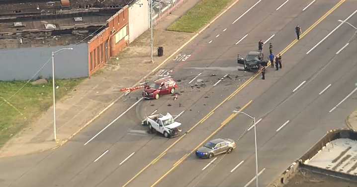 1 dead, others injured after crash on Gratiot Avenue in Detroit