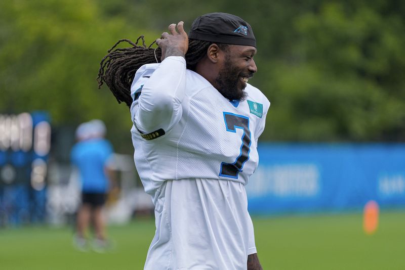 Jerry Jones: Cowboys sign 3-time Pro Bowl DE Jadeveon Clowney