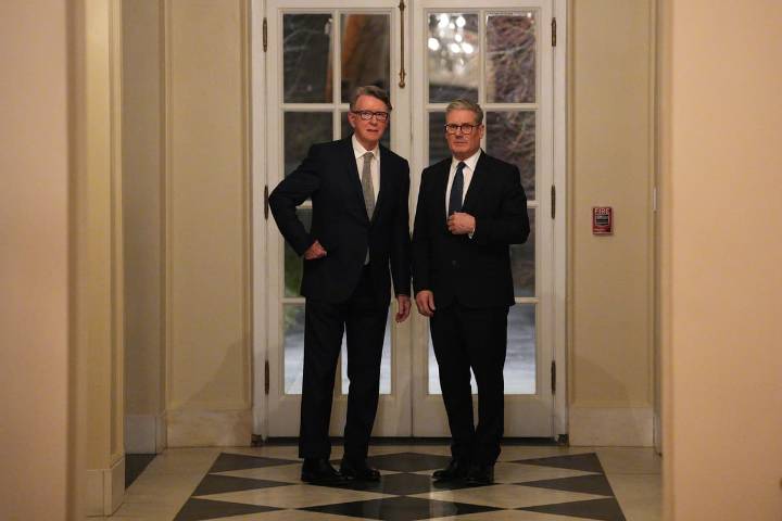 PM under pressure to sack Mandelson over Epstein links