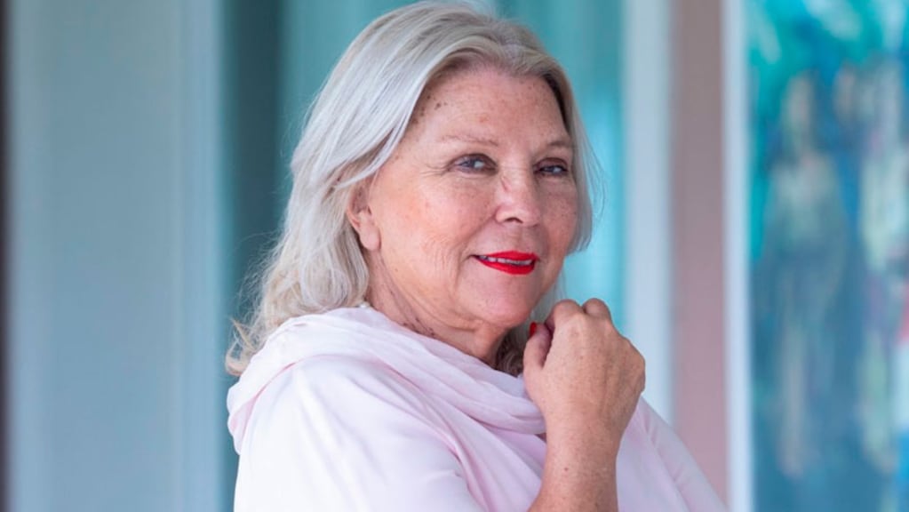 Carrió contó que está en pareja con un hombre de 95 años: “Es muy famoso, nos vemos en una esquina y nos damos un beso”