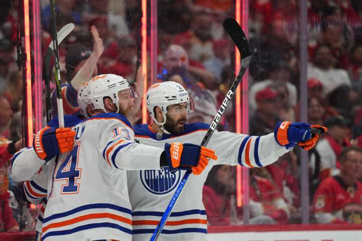 NHL Rumours: Edmonton Oilers Defender Open to Extension
